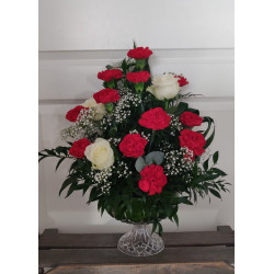 Korkea asetelma astiassa