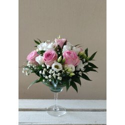 Asetelma korkeassa astiassa