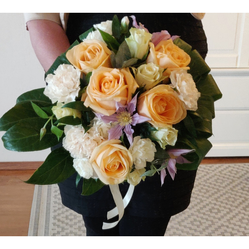 Pyöreänmuotinen hääkimppu