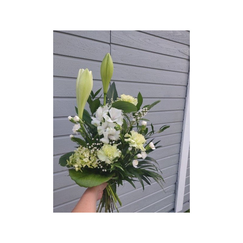 Osanottokimppu valkoliljalla