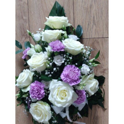 Hautalaite ruusu ja neilikka